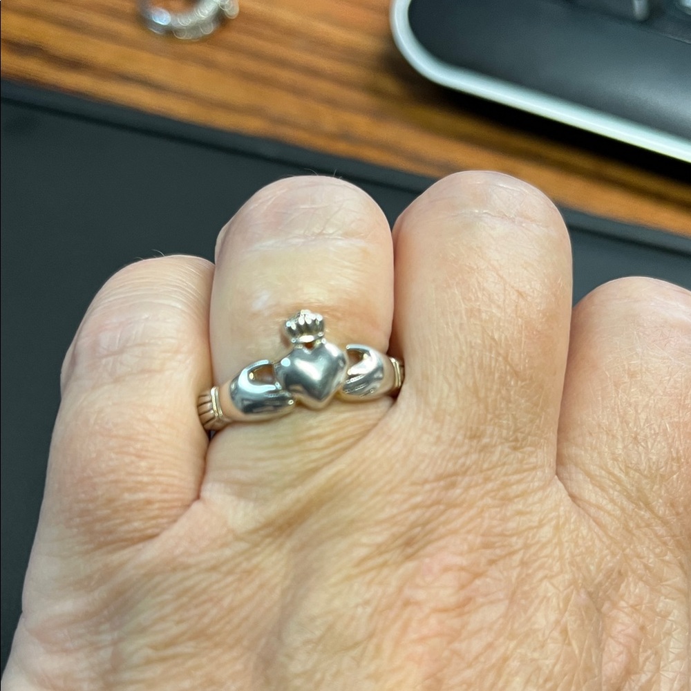 Silver Claddagh Ring - Picture 1 of 1